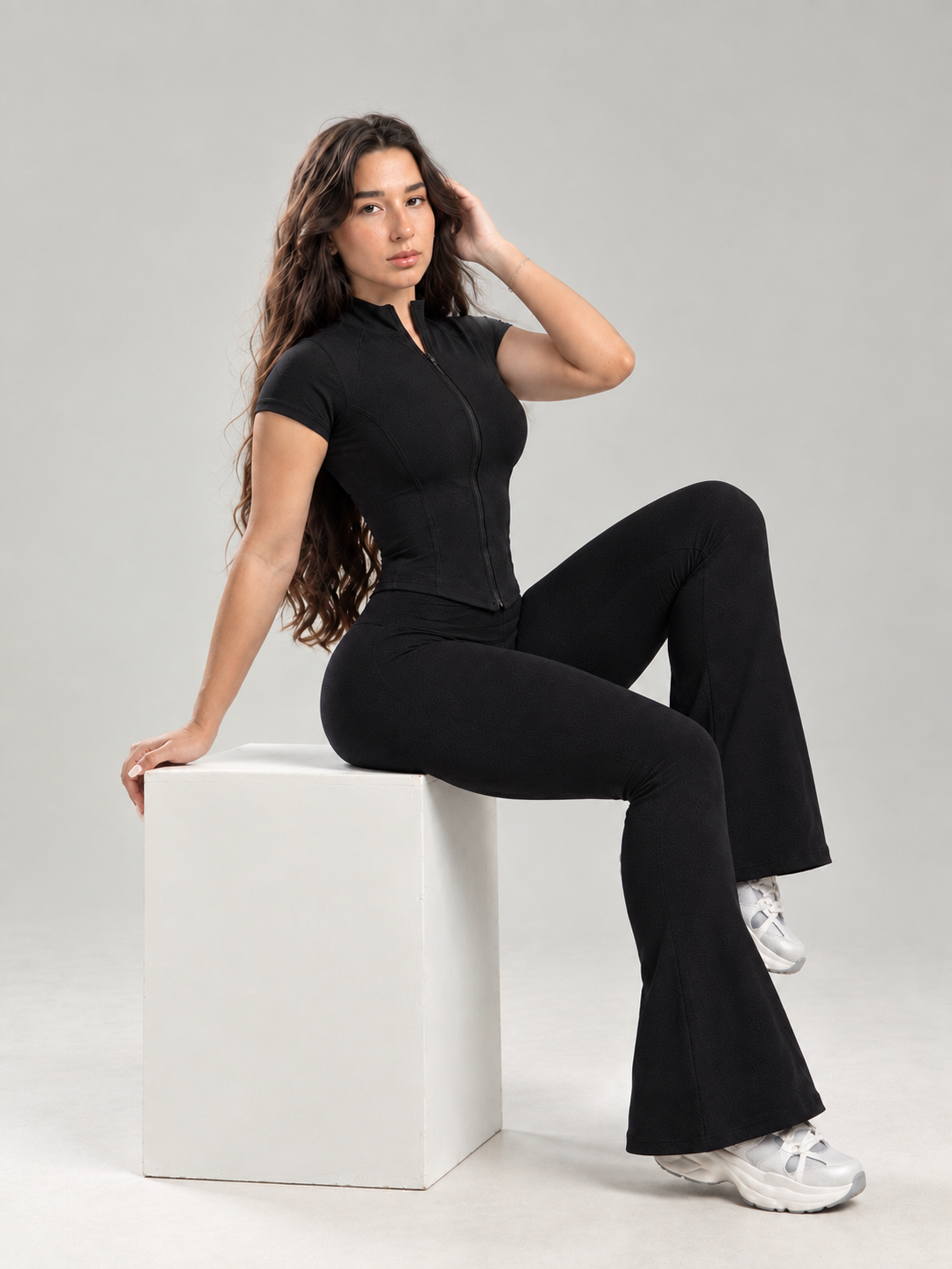 Ensemble Sculpt & Flare – T-shirt Zippé & Legging Pattes d’Éléphant